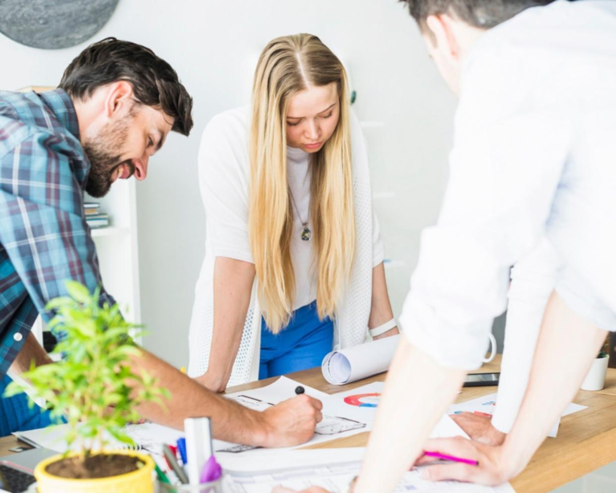 Detaillierte Darstellung der Lernphasen im Investment Mindset Kurs mit visuellen Elementen und Fortschrittsindikatoren